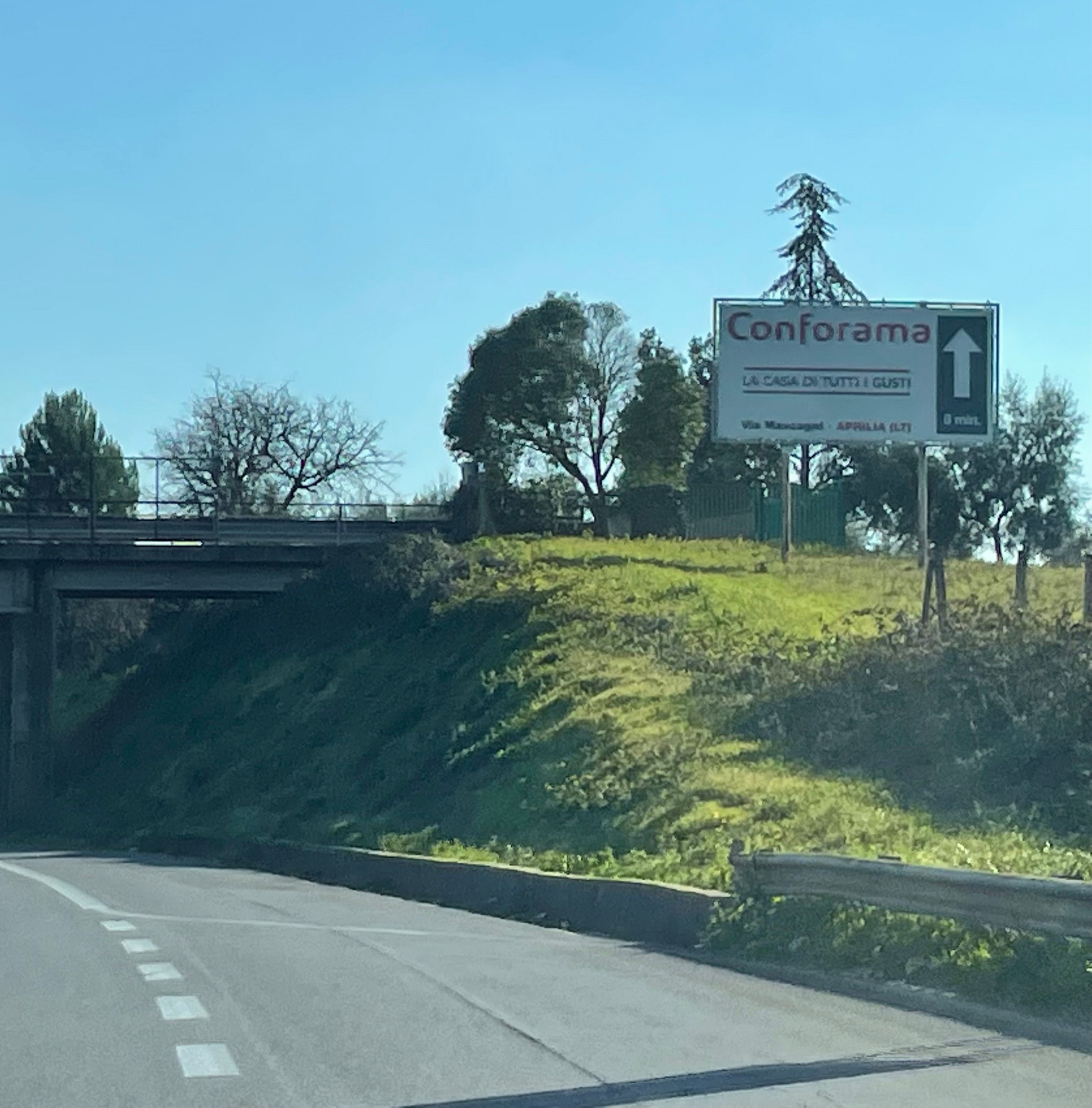 Impianto pubblicitario Pontina — Conforama